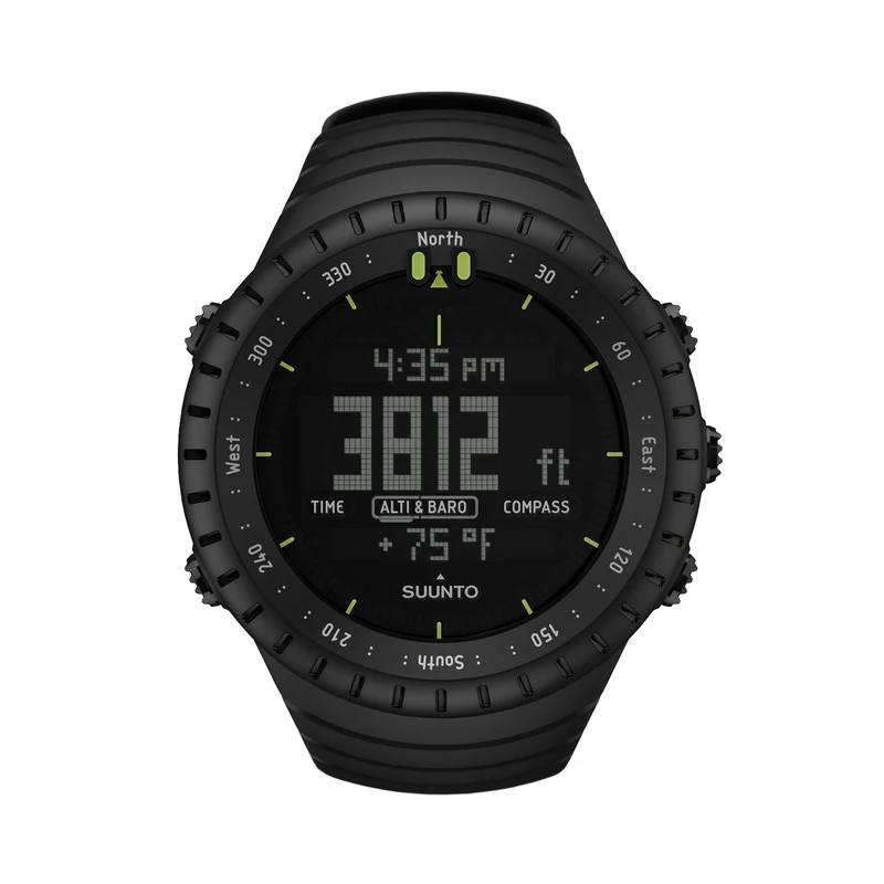 Suunto Core All Black framifrån, helsvart outdoor-klocka med svart armband på vit bakgrund